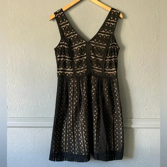 Ann Taylor Loft | lace overlay | black | nude | tank | a line | size 4 - Picture 1 of 14